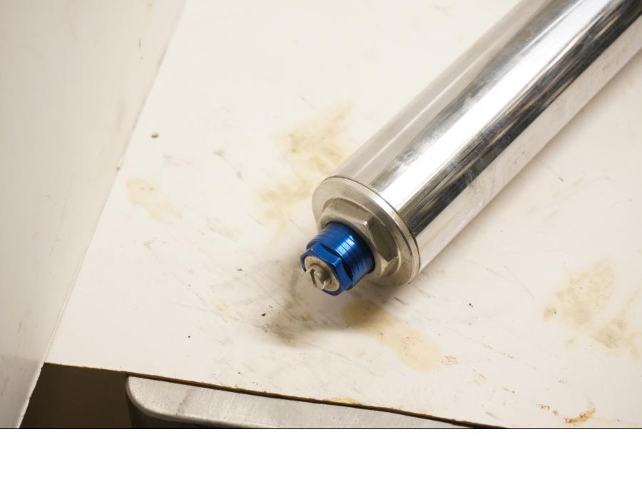 Vänster sida på Gaffelben från en Triumph Daytona 650 -2005 motorcykel.