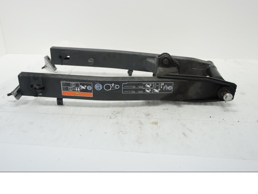 Höger sida på Sving från en Honda CBR 500 R -2013 motorcykel.