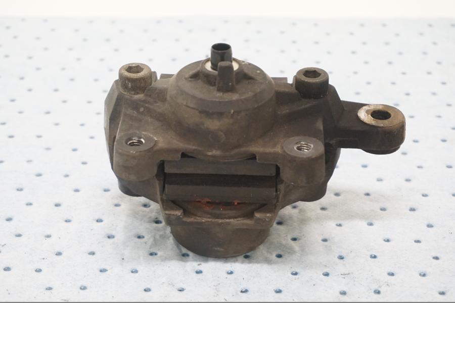 Baksidan på Bromsok från en Suzuki GSX 550 -1985 motorcykel.