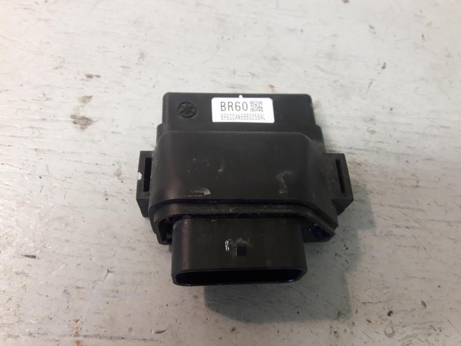 Framsidan på CDI / ECU från en Yamaha MT 125 -2017 motorcykel.