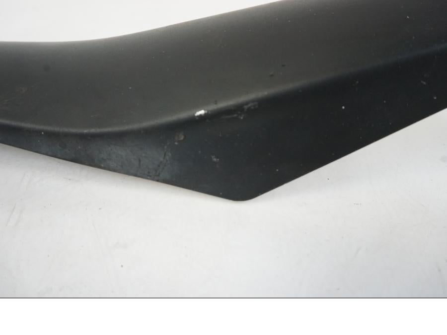 Snett nerifrån på Värmeskydd från en KTM 1290 Super Duke -2016 motorcykel.