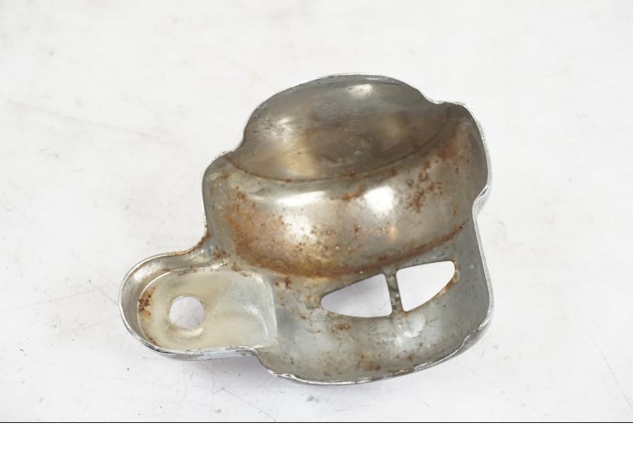 Höger sida på Bromshuvudcylinderskydd från en Yamaha XVS 1100 -2000 motorcykel.