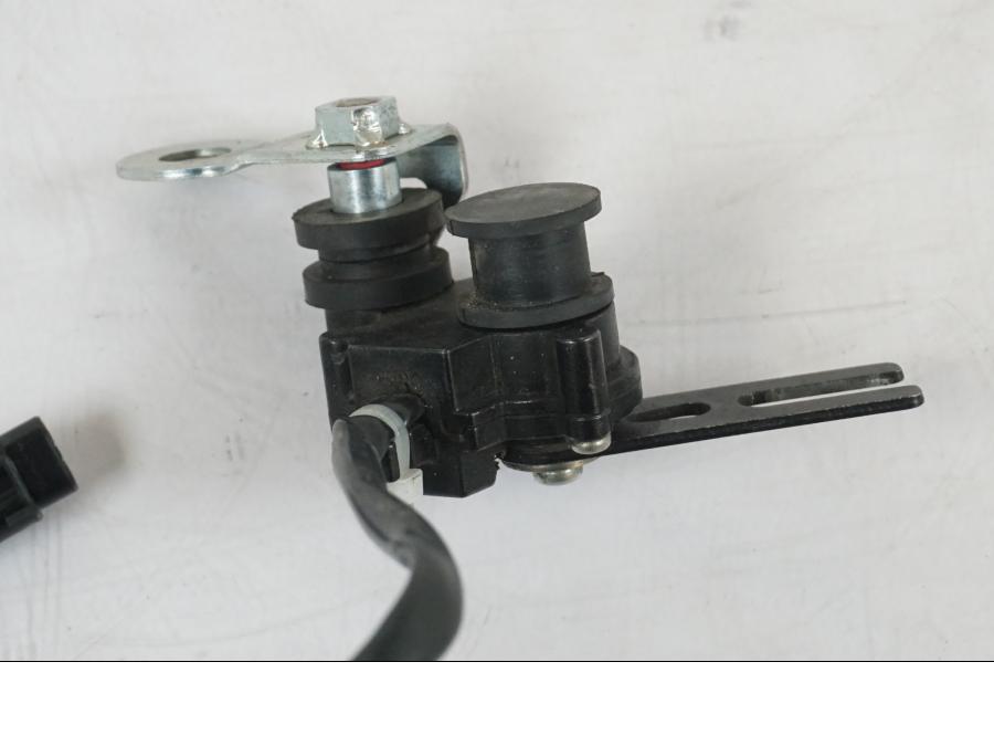 Höger sida på Sidostödsbrytare från en Kawasaki Z 900 -2021 motorcykel.