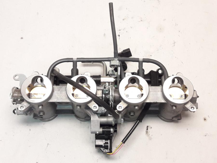 Framsidan på Spjällhus från en Kawasaki Z 800 -2015 motorcykel.