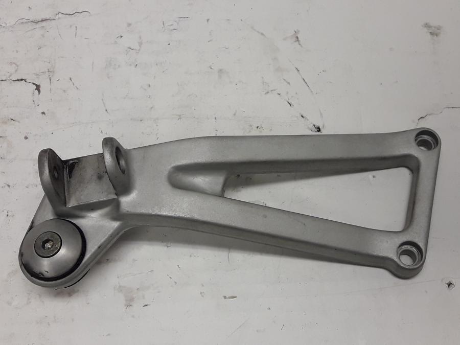 Framsidan på Fotpinnefäste från en Ducati 750 SS -2000 motorcykel.