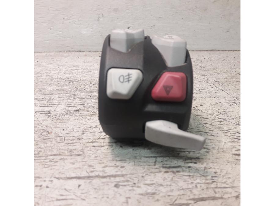 Baksidan på Styrelreglage från en Ducati Multistrada 1260 -2019 motorcykel.