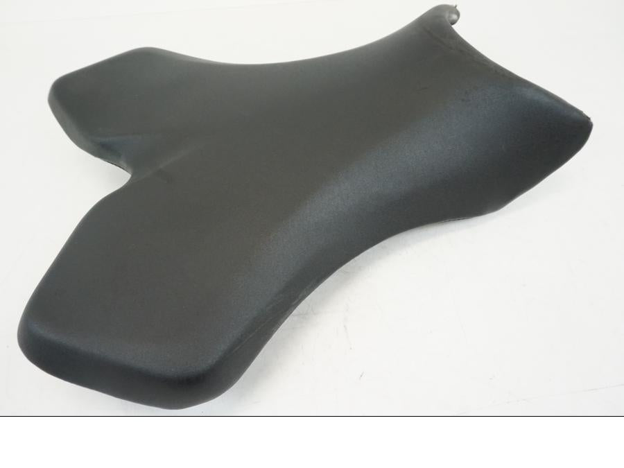 Vänster sida på Sadel från en Yamaha YZF 1000 R1 -2004 motorcykel.