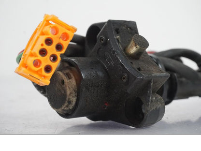 Extrabild3 på <p>Låssats från BMW K 1200 LT 2004.</p>

<p>Tändningslås, tanklock, tankplastlås och 1st nyckel.</p> motorcykel.