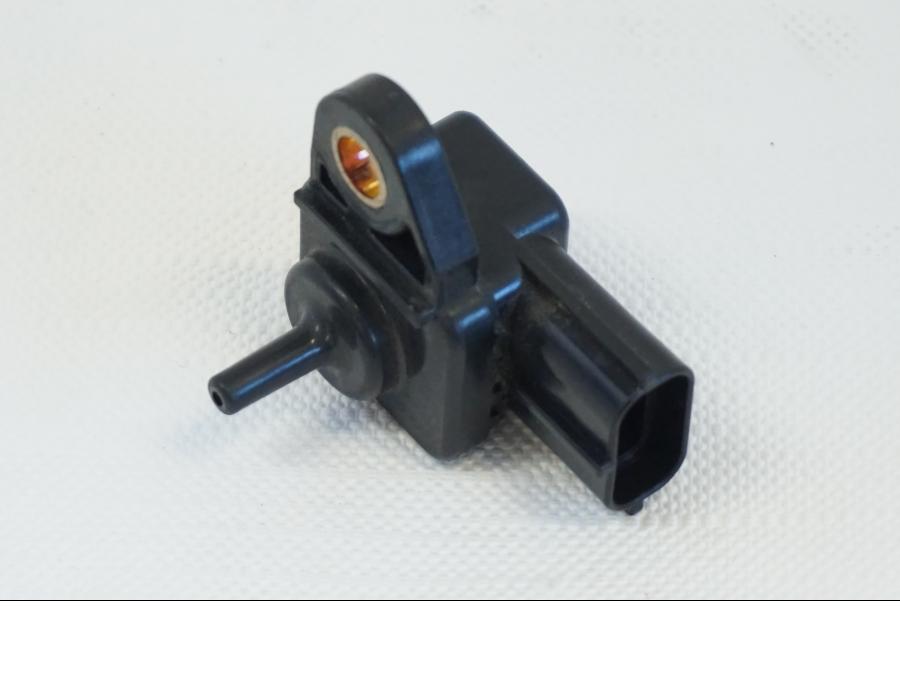 Baksidan på Mapsensor från en Kawasaki VN 1500 Mean Streak -2002 motorcykel.