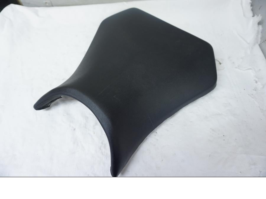 Baksidan på Sadel från en Yamaha YZF 1000 R1 -2001 motorcykel.