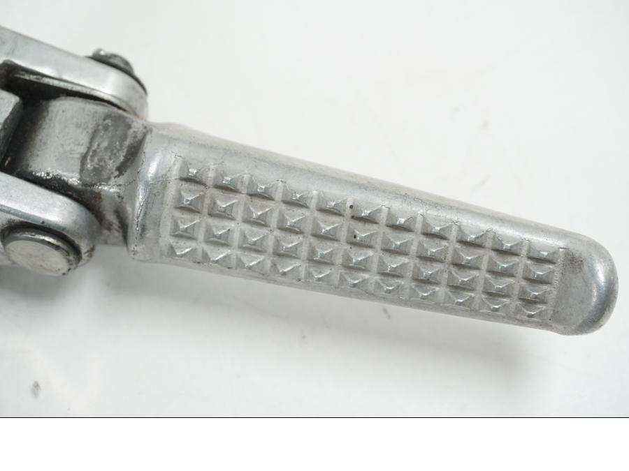 Höger sida på Fotpinne från en Honda CB 650 F Hornet -2017 motorcykel.