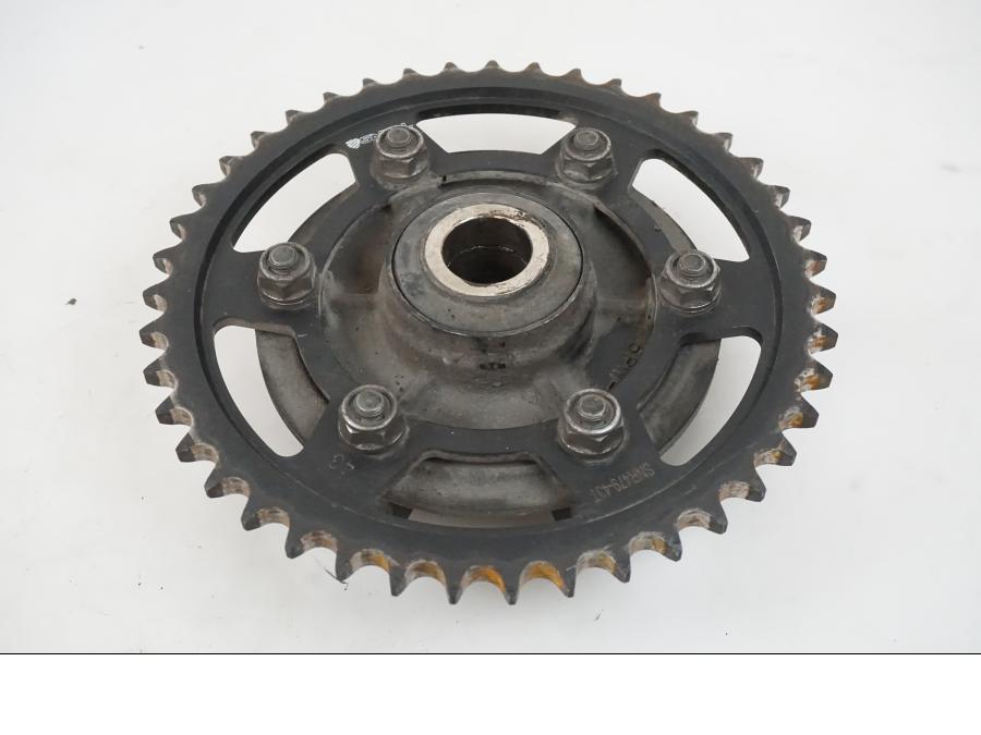 Baksidan på Drevfäste från en Yamaha YZF 1000 R1 -2002 motorcykel.