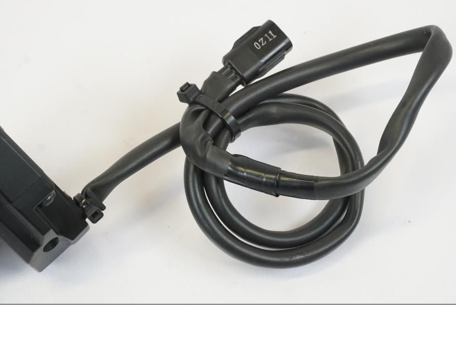 Vänster sida på Gasreglage från en Triumph Trident -2021 motorcykel.