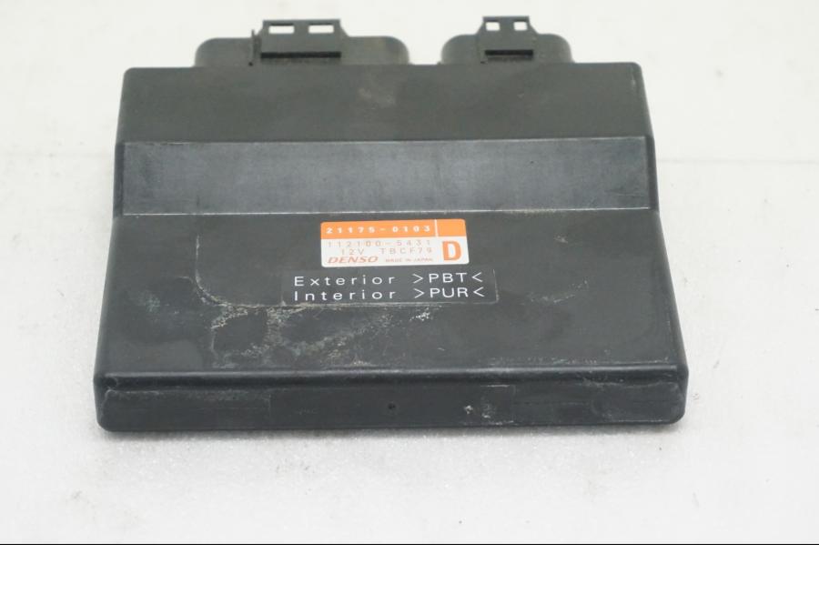 Framsidan på CDI / ECU från en Kawasaki Versys 650 -2008 motorcykel.