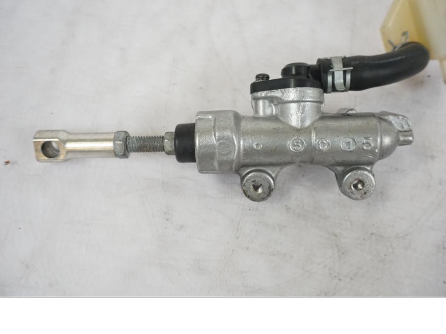 Baksidan på Bromshuvudcylinder från en Suzuki GSX-R 1000 -2005 motorcykel.