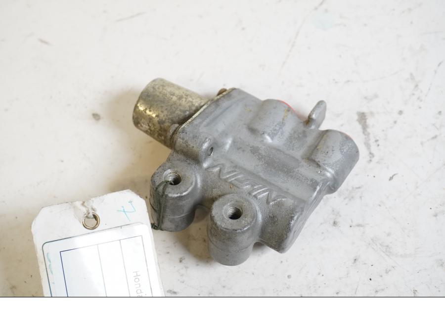 Framsidan på Bromsventil från en Honda CBR 1100 XX -1999 motorcykel.