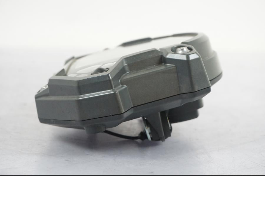 Snett uppifrån på Instrumentpanel från en Kawasaki Z 900 -2019 motorcykel.