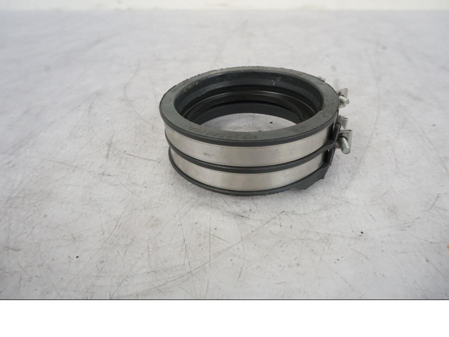 Baksidan på Insug från en KTM 1290 Super Duke R -2021 motorcykel.