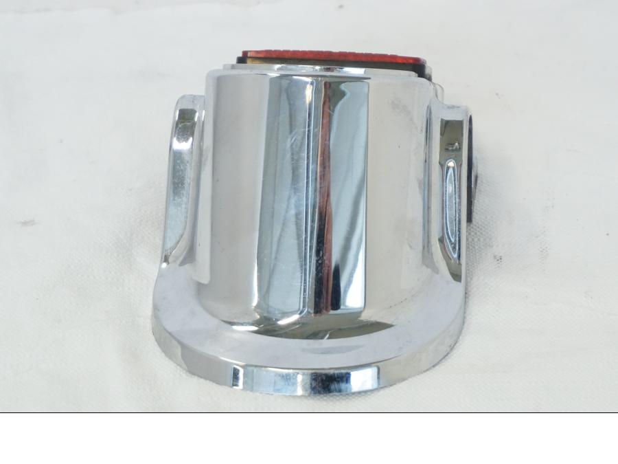 Vänster sida på Blinkersfästekromkåpa från en Kawasaki VN 1500 -1996 motorcykel.