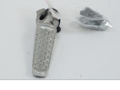 Baksidan på Fotpinne från en Honda CB 650 R -2019 motorcykel.