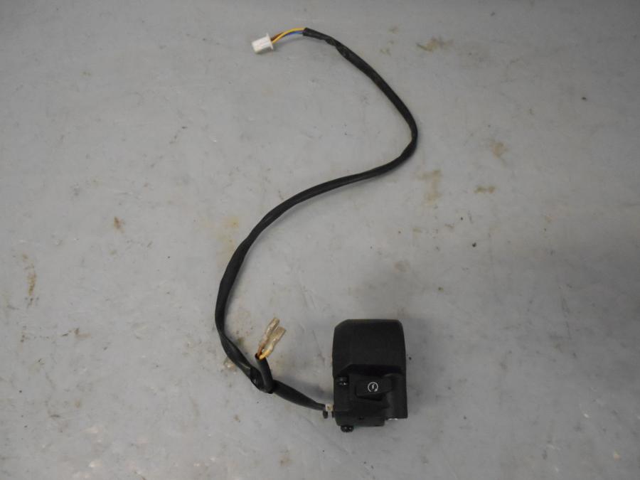 Baksidan på Styrelreglage från en Yamaha YS 125 -2017 motorcykel.