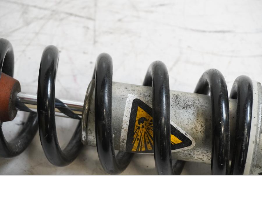 Snett uppifrån på Stötdämpare från en Yamaha FZ-8 -2011 motorcykel.