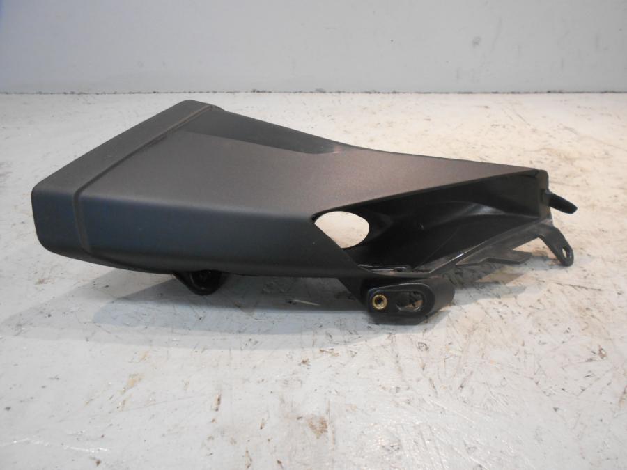 Framsidan på Luftintag från en Aprilia Tuono V4R -2016 motorcykel.