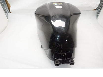 Baksidan på Bensintank från en Kawasaki Z 400 -2020 motorcykel.