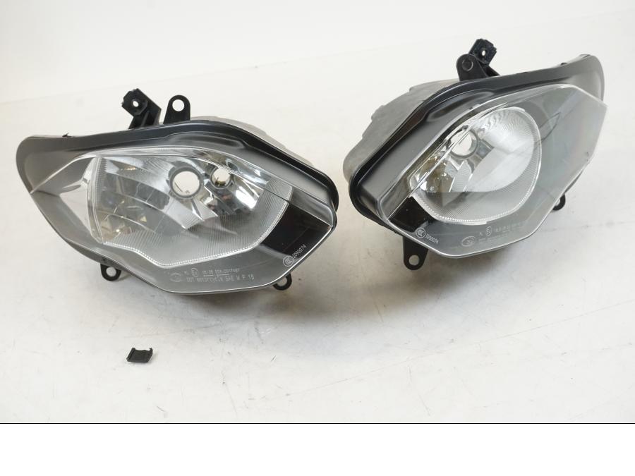 Framsidan på Strålkastare från en BMW R 1200 RS -2014 motorcykel.