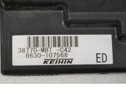 Framsidan på Låssats från en Honda XL 1000 V -2008 motorcykel.