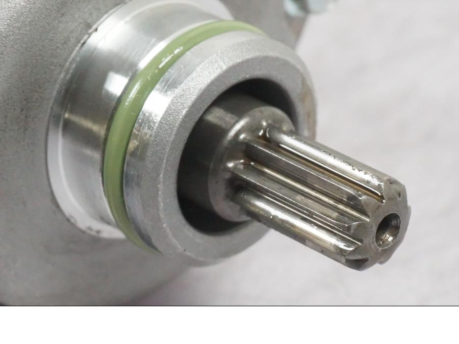 Baksidan på Startmotor från en Ducati Multistrada V4 -2024 motorcykel.