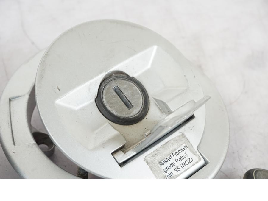 Snett nerifrån på Låssats från en BMW R 1200 GSA -2012 motorcykel.