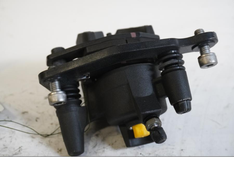 Höger sida på Bromsok från en Kawasaki Z 1000 -2014 motorcykel.