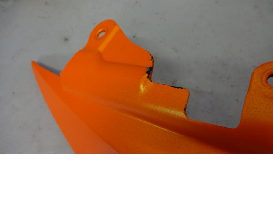 Vänster sida på Bakvinge från en KTM 990 Super Duke -2009 motorcykel.