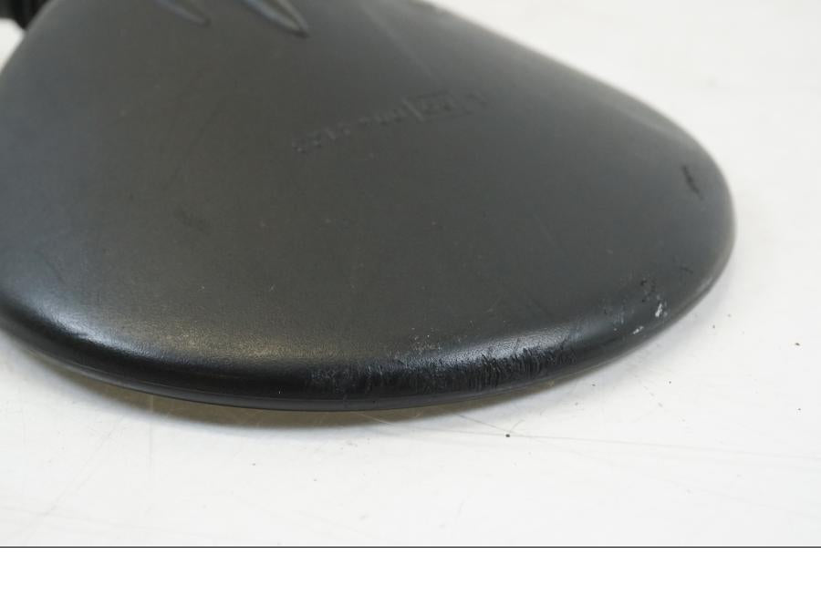 Snett nerifrån på Backspegel från en BMW F 650 CS -2003 motorcykel.