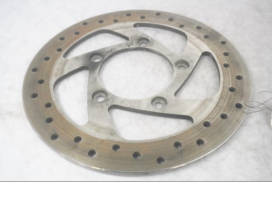 Framsidan på Bromsskiva från en H-D V-Rod 1130 -2006 motorcykel.