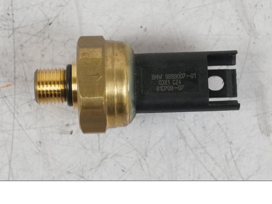 Framsidan på Sensor från en BMW R 1250 GS -2023 motorcykel.