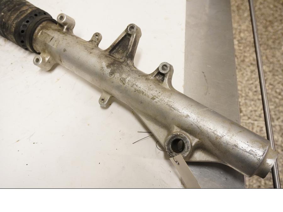 Snett uppifrån på Gaffelben från en Triumph Tiger -2002 motorcykel.