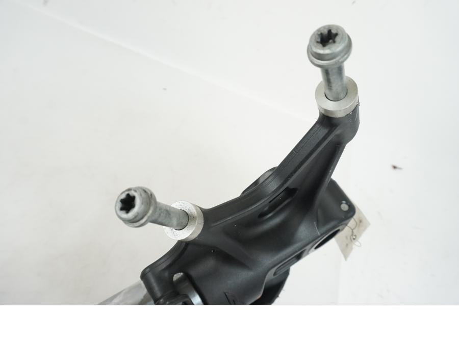 Snett nerifrån på Gaffelben från en KTM 690 SMCR -2014 motorcykel.