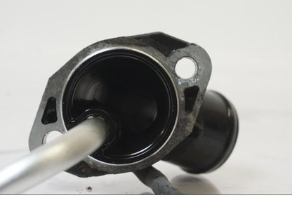 Snett uppifrån på Oljenivågivare från en KTM 1190 Adventure -2015 motorcykel.