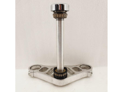 Vänster sida på Gaffelkrona från en H-D V-Rod 1130 -2005 motorcykel.