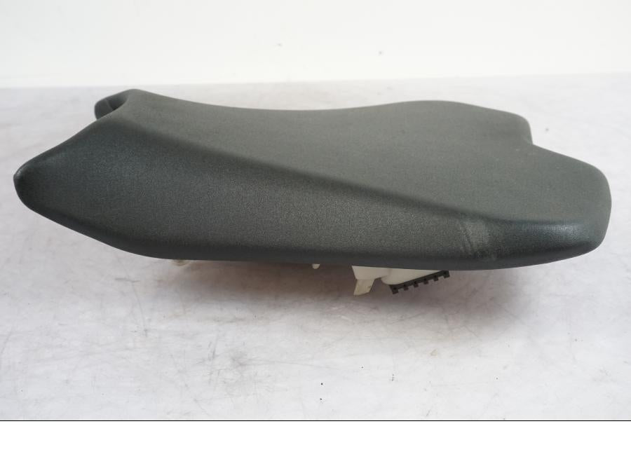 Baksidan på Sadel från en Kawasaki ZX-10R -2008 motorcykel.