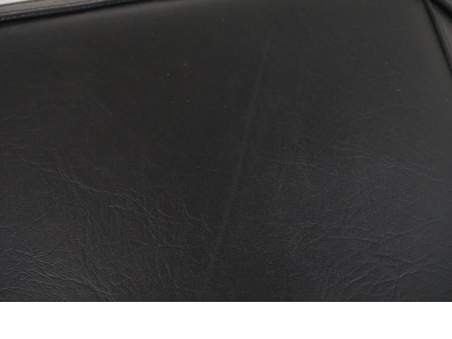 Höger sida på Sadel från en Suzuki VZR 1800 -2009 motorcykel.