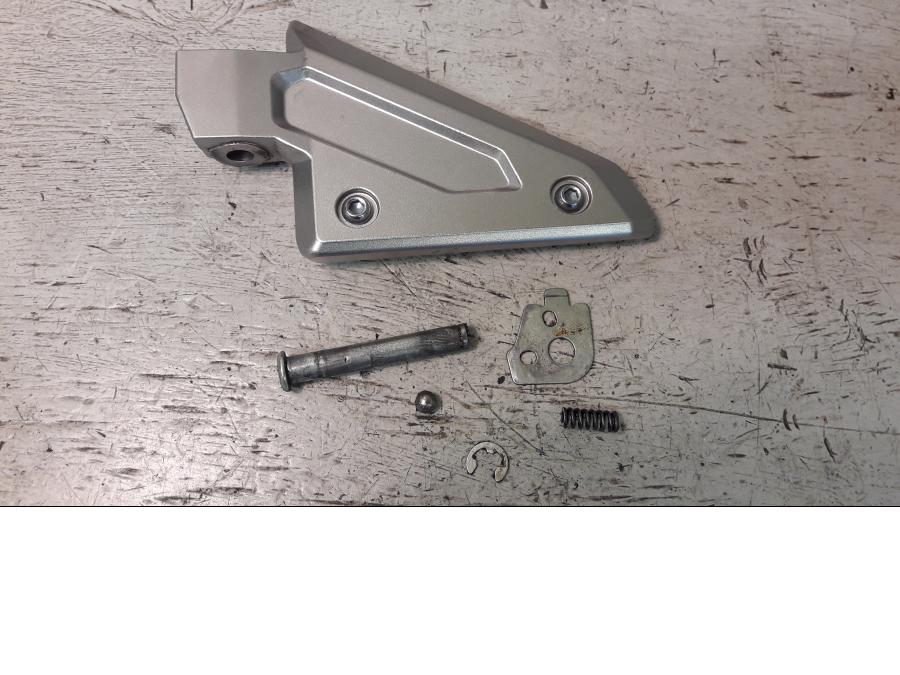 Baksidan på Fotpinne från en Honda ADV 750 -2017 motorcykel.