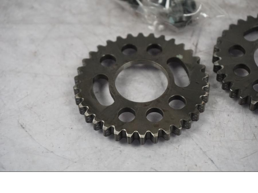 Höger sida på Kamkedjedrev från en Triumph Tiger Explorer -2016 motorcykel.