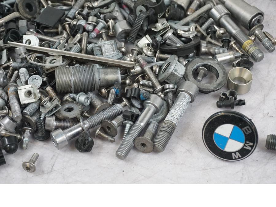 Baksidan på Skruv / Mutter etc från en BMW K 1600 GTL -2015 motorcykel.