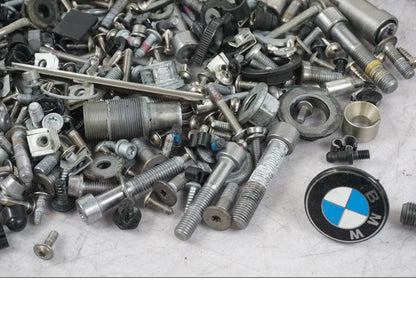 Baksidan på Skruv / Mutter etc från en BMW K 1600 GTL -2015 motorcykel.
