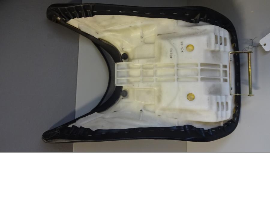 Snett uppifrån på Sadel från en Honda ST 1300 -2002 motorcykel.