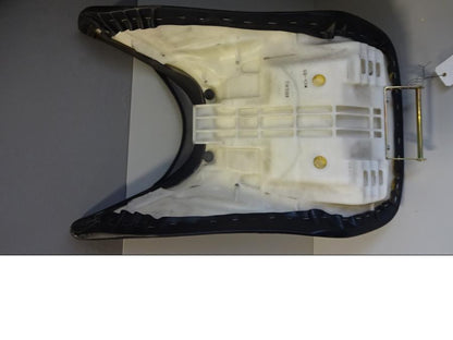 Snett uppifrån på Sadel från en Honda ST 1300 -2002 motorcykel.