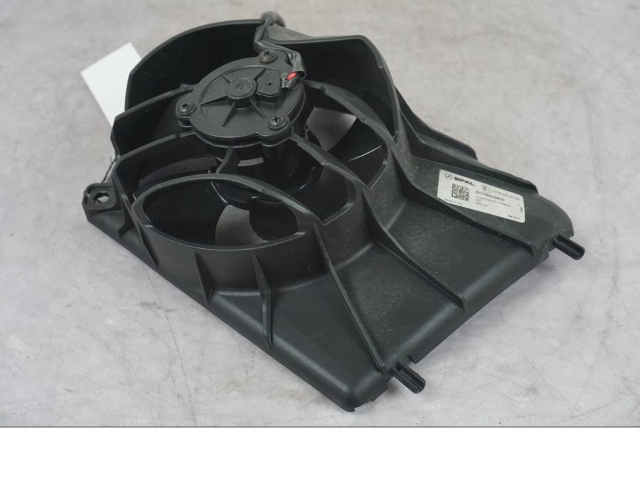 Extrabild1 på Vattenkylfläkt från en KTM 1290 Super Duke R -2022 motorcykel.